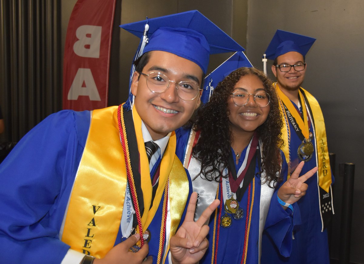 jehuejaguars's tweet photo. What an honor it was to see our former Jaguars graduating from Rialto High School this weekend! Congratulations Senior Graduating Class of 2022. Wishing you the best in all your future endeavors! WOOT WOOT! https://t.co/qGaQMQ87rF