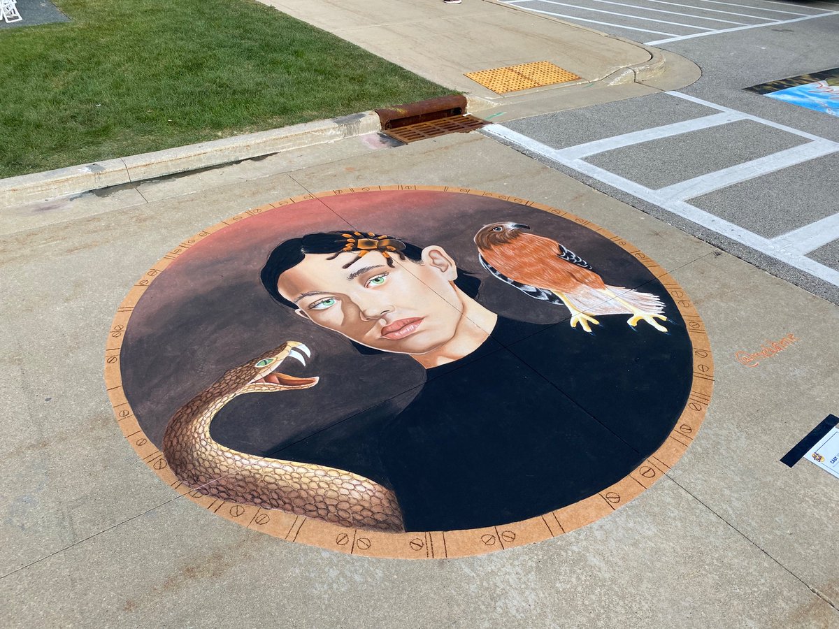 meluhme's tweet photo. I wish I had taken more pictures of this chalk drawing because honestly she was kind of a serve https://t.co/CgxJuBytua