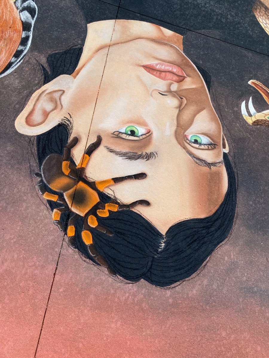 meluhme's tweet photo. I wish I had taken more pictures of this chalk drawing because honestly she was kind of a serve https://t.co/CgxJuBytua