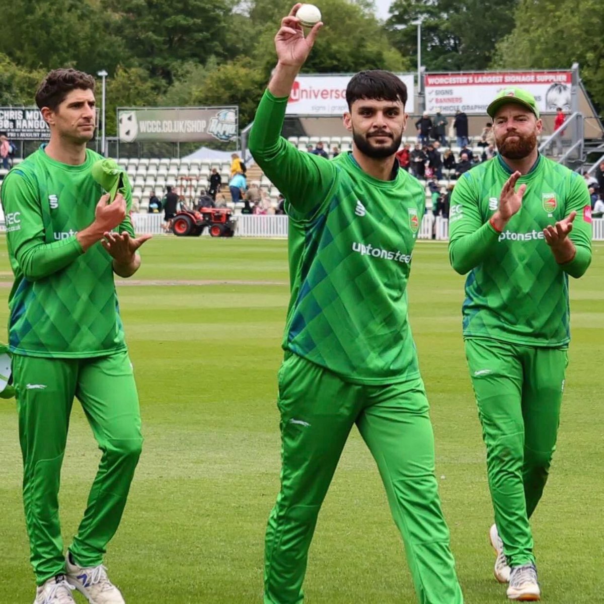 KoshTaib's tweet photo. افغان کریکیټ ستوري نوین الحق د انګلنډ د ویټالتي بلسټ ۲۰ اوریزو سیالیو لوبو کې پنځه مخالف لوبغاړي اوټ کړل. دی د لیسټرشایر لوبډلې کې لوبېږي او په دغو سیالیو کې تر دې دمه دویم توپ اچوونکی دی چې دا کارنامه کوي.
افرین ځوانه!
@imnaveenulhaq @VitalityBlast https://t.co/uEAhIsw9ky