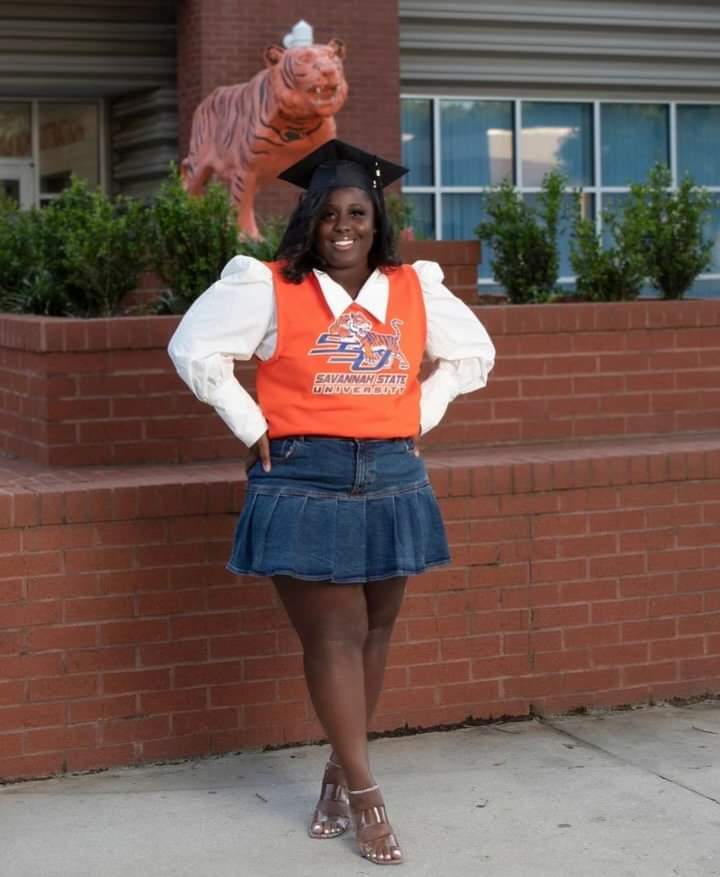 loopitupsav's tweet photo. Congratulations to an amazing member of #TeamLoopItUp,  Shabre Habersham! Shabre just graduated from Savannah State University and she is going to be teaching English at Adamson Middle School in Clayton County starting this fall! We are so proud of you, Shabre!!! ❤️🎓🙌🏾🌟 https://t.co/XbS2IVIPVE