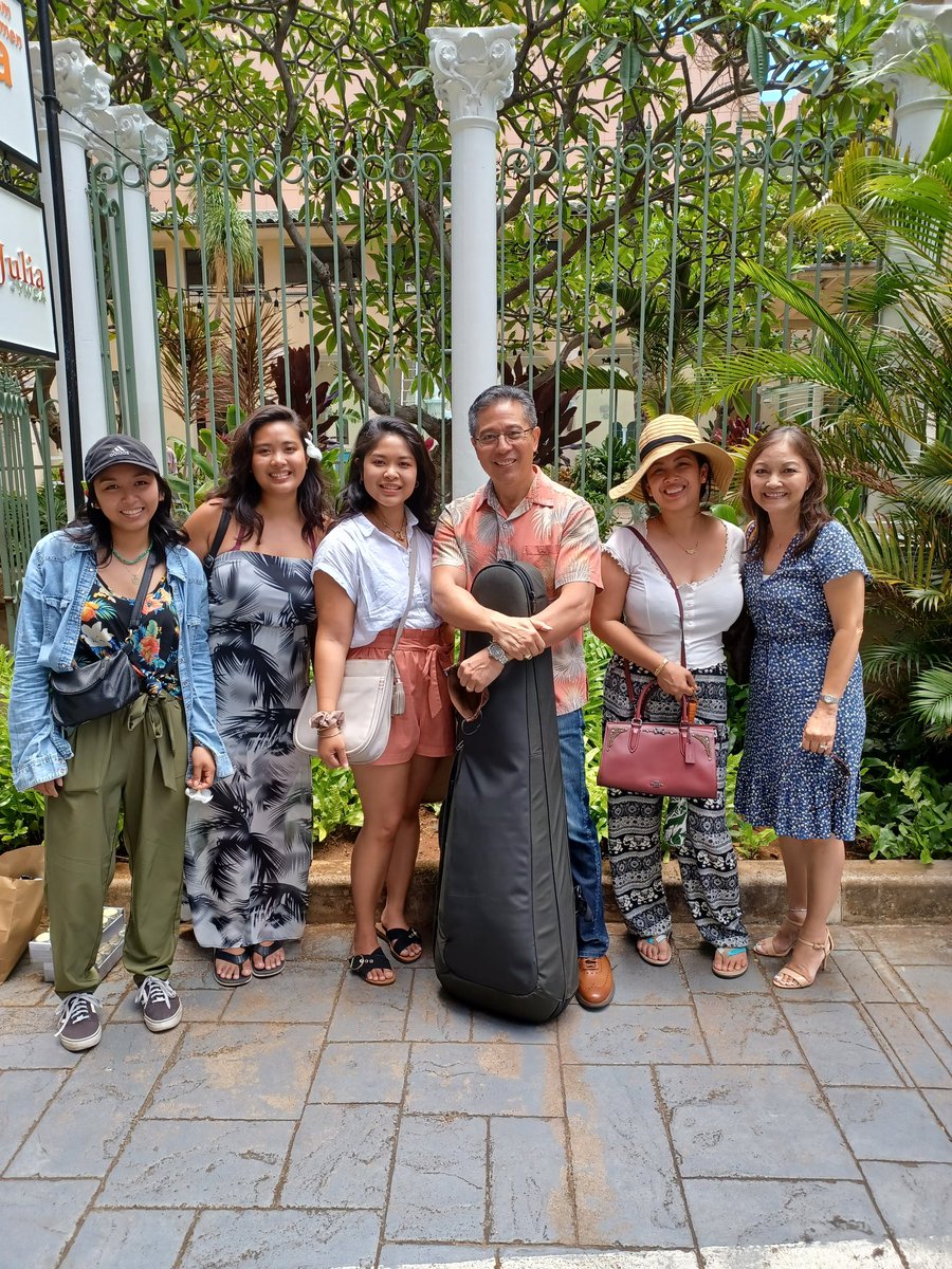 RAMEKEGA's tweet photo. We bumped into family friends while out on errands! ❤️❤️❤️
#family #friends #goodtiming #iolanipalace #ywmca #Waikiki #alamoana #sisters #travel #outandabout #hawaii #Honolulu #oahu #808life #island #vacay #vacation #fyp #musician #bands #artist https://t.co/FTq4hwmpL1