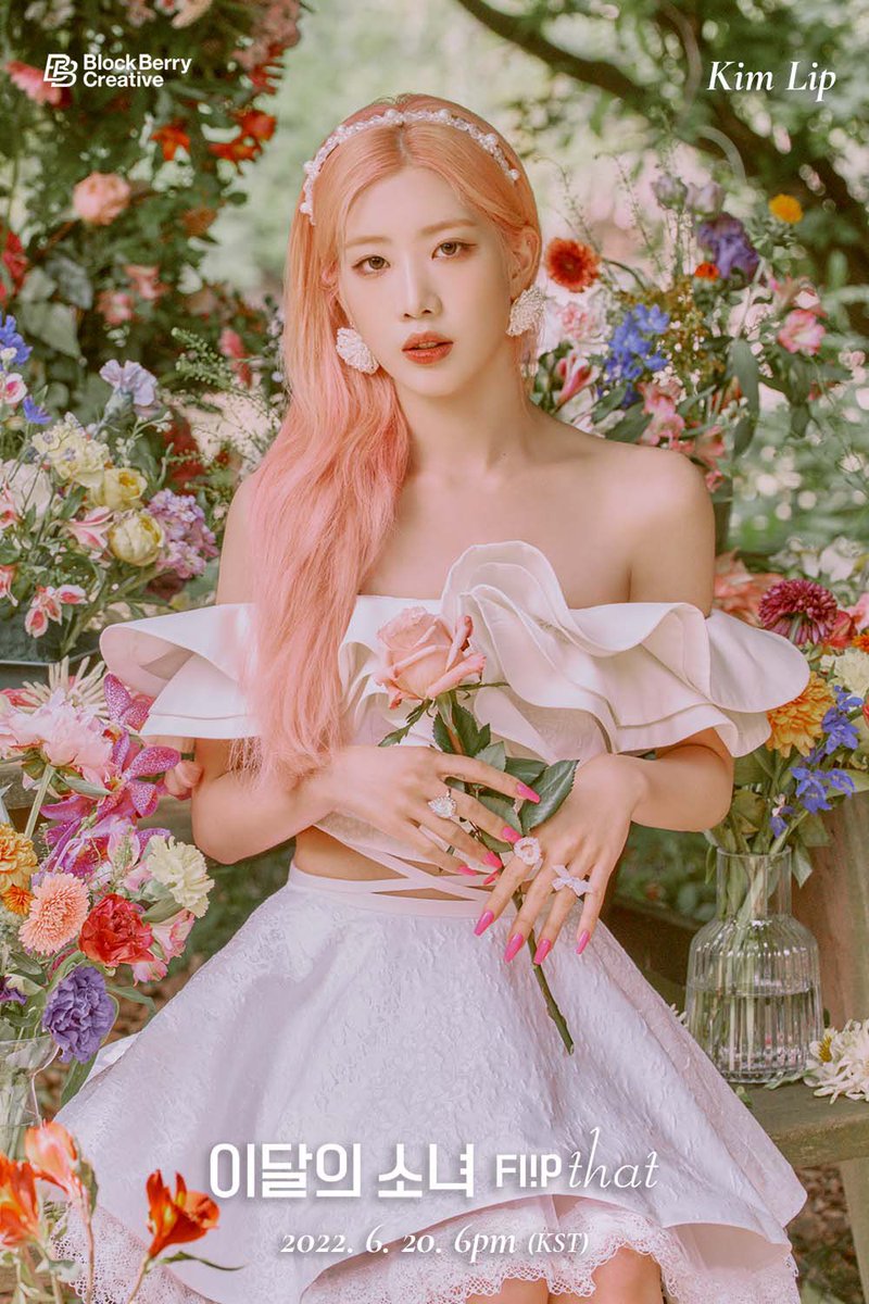LOONAGEDDON's tweet photo. The last 3 album teasers have all had members wearing pearls! https://t.co/cXlvagwW3K