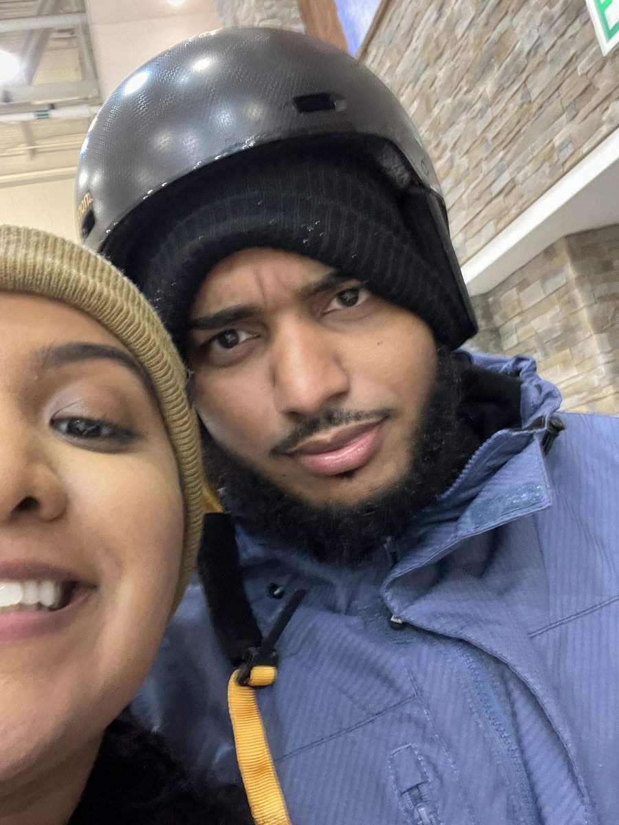 l0st_psyche's tweet photo. No matter the weather ; I’m better off staying with you forever 💗❄️ #cornyiknow https://t.co/alWz97eH1p