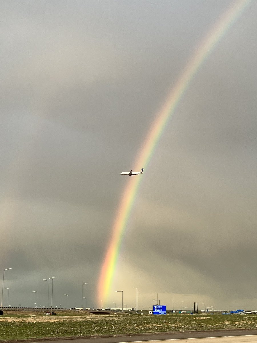 rfosgood's tweet photo. @saraanne71  coming into Denver on a rainbow! Fly @UnitedAirlines_ https://t.co/WhHJMYx4TR