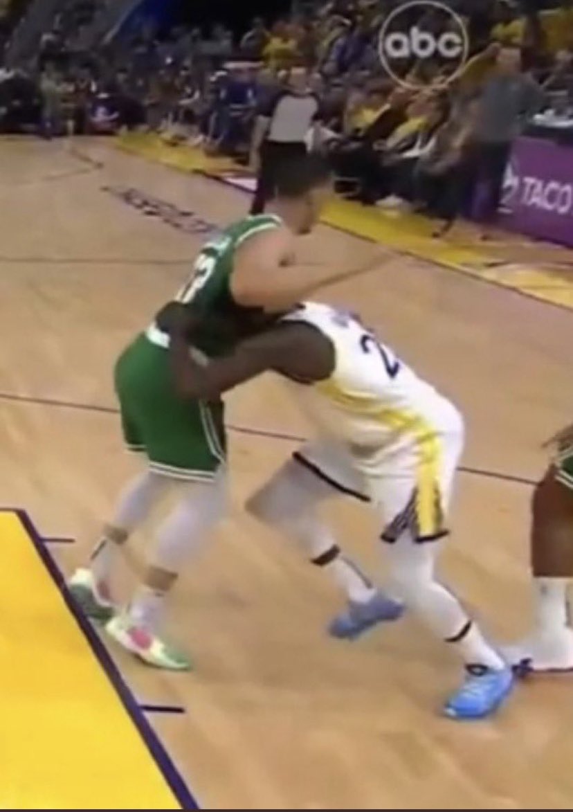 yabuseleplzdab's tweet image. this was called a foul on grant williams