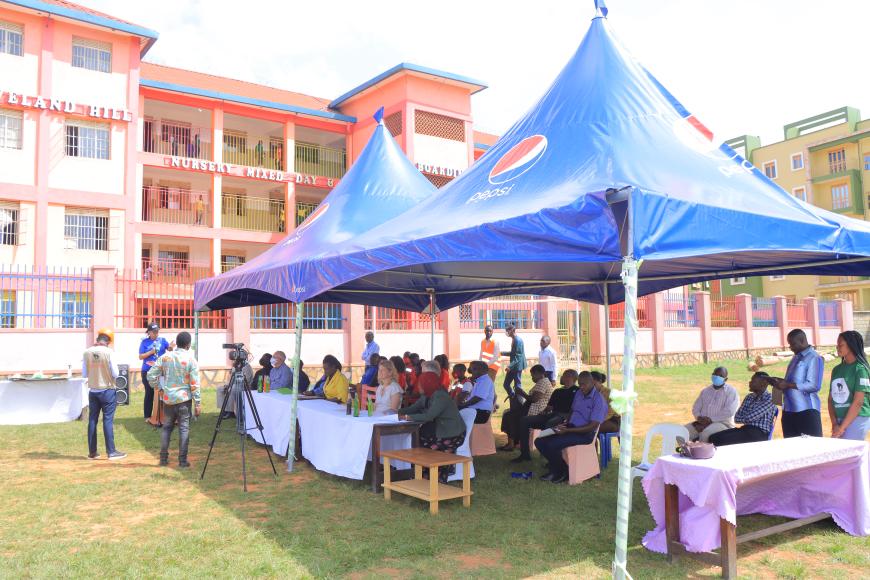 mytreeUganda's tweet photo. What a positive climate effort up and down the country!
Thumbs up to @PepsiUganda for your continued partnership and support and for making our events possible.π΄π
Team work at its best.
Thank you @KigoziMaggie πππ
Go for Gooooaals!!!
#RememberMeBook #milliontreechallenge https://t.co/x7XsZ7Krhp