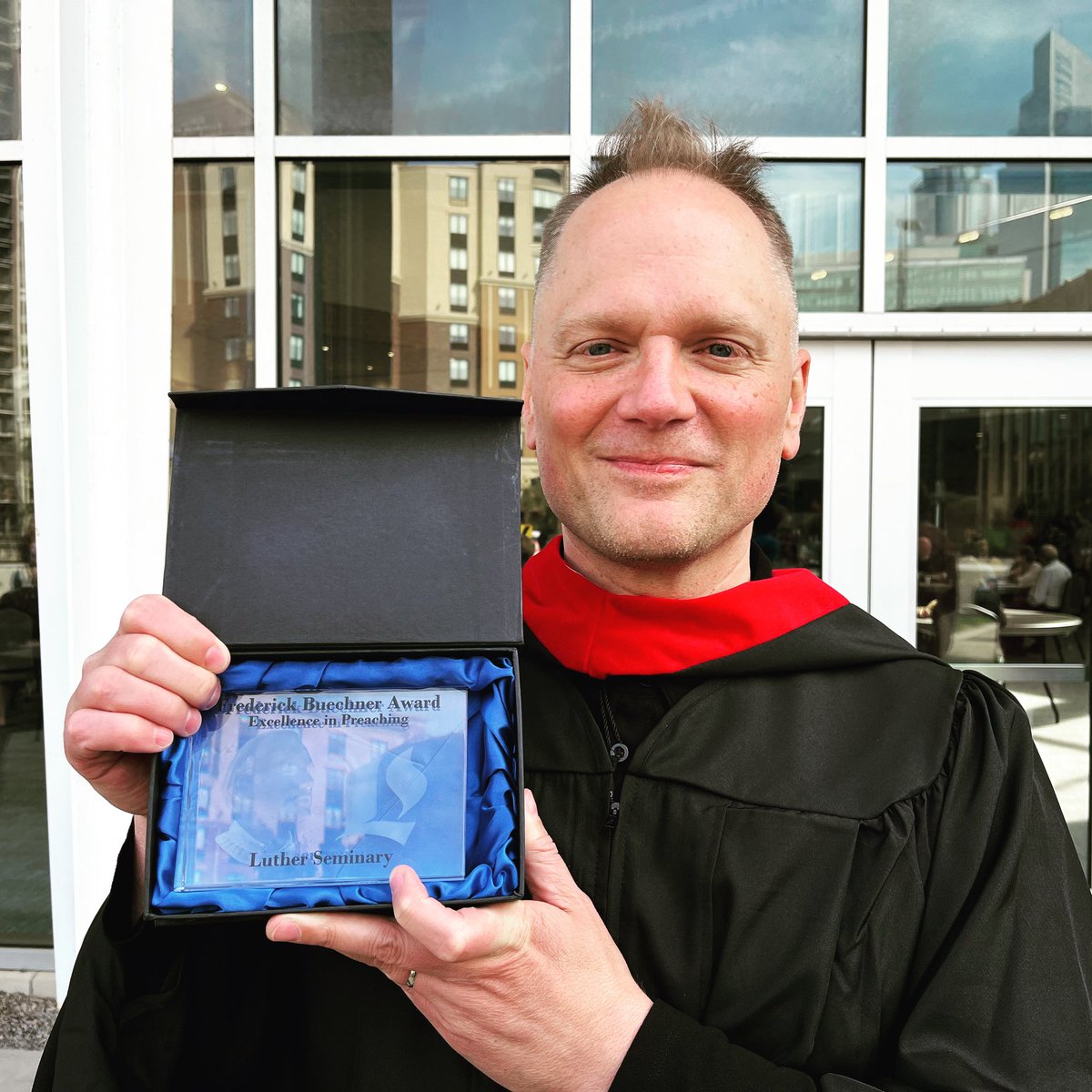 jonathanrundman's tweet photo. Today I graduated with an #MDiv from @LutherSeminary! And the #seminary faculty has awarded me the #FrederickBuechner Prize for Excellence in Preaching and Writing! Thanks to all for support and love! πβͺοΈ #seminarian #mastersofdivinity @elca @mplssynod #lutheran https://t.co/4r9ol3TYAG