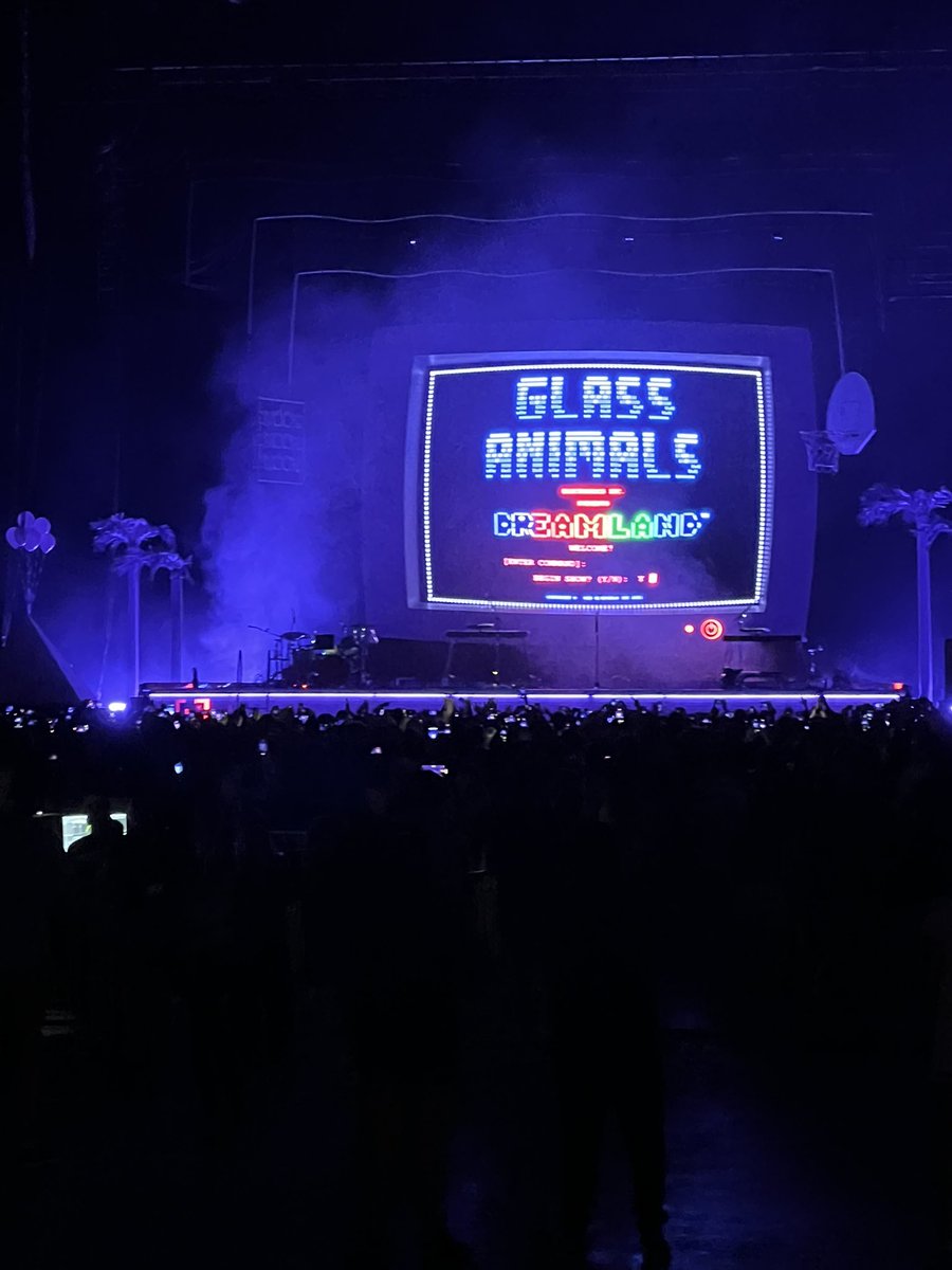 JessConn_B3's tweet photo. Glass Animals! https://t.co/Ghvkknfy14
