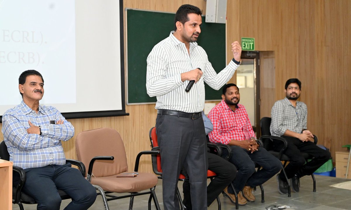haresh_in's tweet photo. Today I had the opportunity to guide the students who got admission in the first year of GMERS Medical College Himmatnagar. https://t.co/7OjUrWDdYR