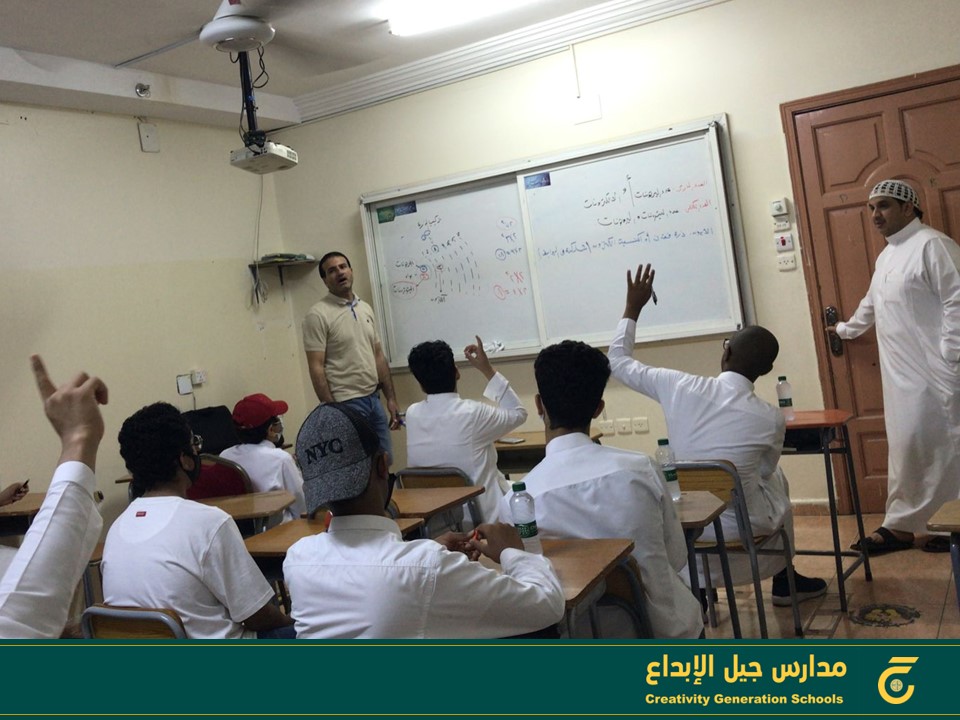 في إطار استعدادات القسم المتوسط بمدارس #جيل_الإبداع للمشاركة بـ #الاختبارات_الوطنية_نافس قدم معلمو المدرسة دورة تدريبية مجانية لطلاب الصف الثالث مساء الأحد 6-11-1443هـ بحضور ومتابعة أ/مهند بشناق مدير المدرسة
@MOE_MHC_11