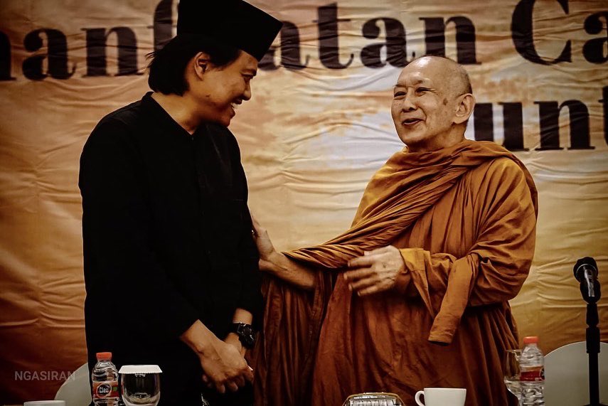 Selamat siang borobudur ..apa kabarmu hari ini ? ..smoga Bikkhu Sri Pannyavaro selalu sehat panjang yuswo ..#wisatapremium #Borobudurutksiapa