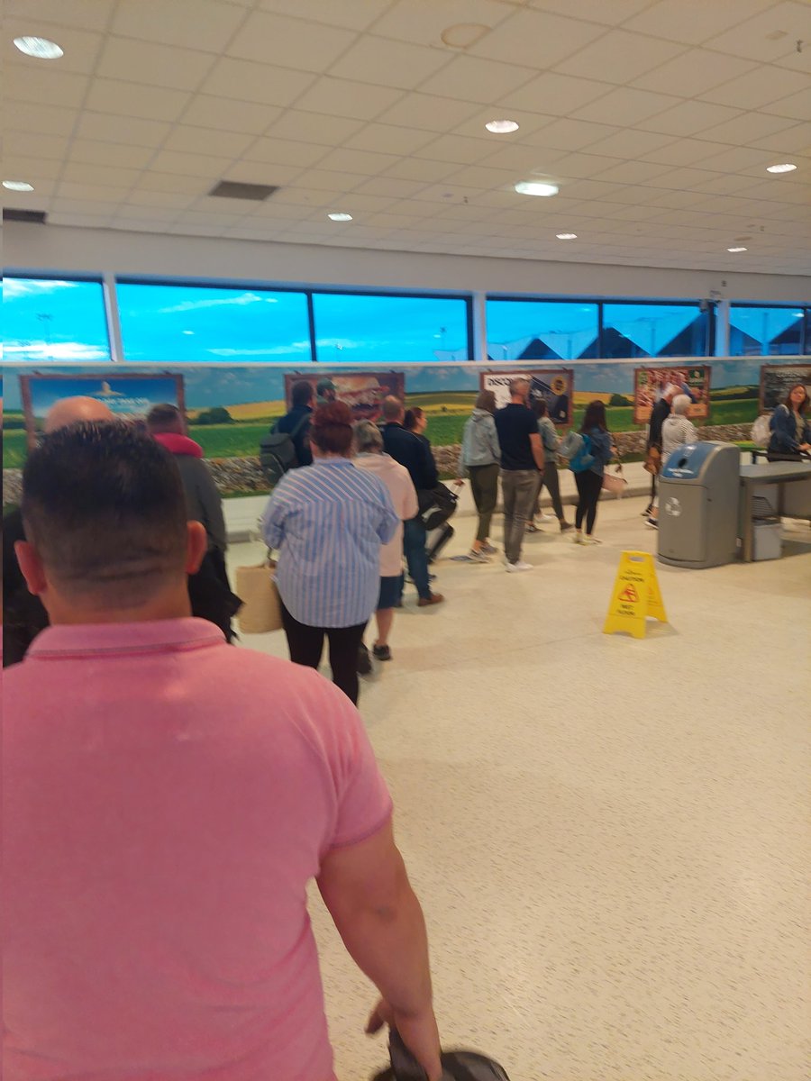 ChrisDocherty6's tweet image. #Belfast #Airport 

Long delays again