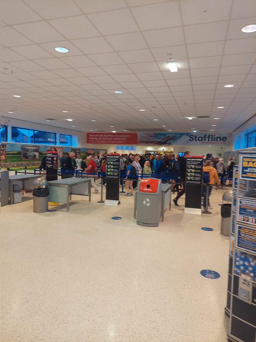 ChrisDocherty6's tweet image. #Belfast #Airport 

Long delays again