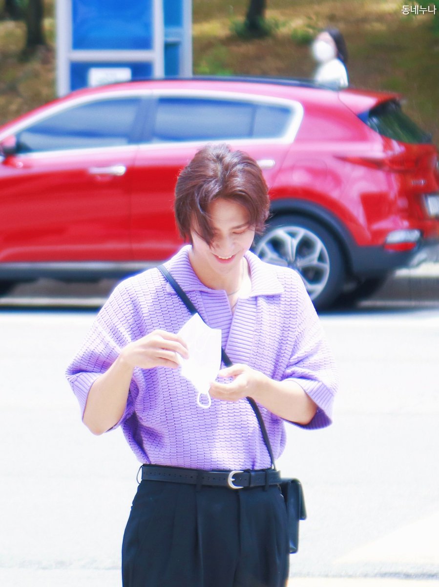 220606 가요광장 출근길 동운이 마스크 벗을 때 그렇게 웃으면 너무 네 감사합니다 #손동운 #동네누나