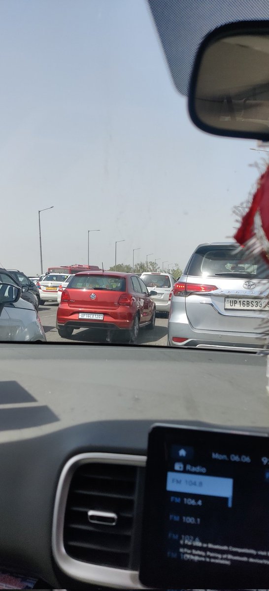 Som291086's tweet photo. Everyday min 30 mins congestion at Kalindi kunj signal 
Please do something to sort this traffic issue 
#TrafficPolice #delhigovt #Kejriwal #Delhipublicissue #delhitraffic https://t.co/Oz1sg81w4Q