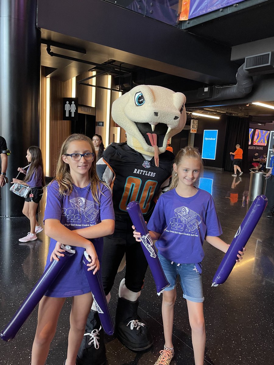 paul_konkel's tweet photo. @StrykerDRattler @PhoenixMercury @ArizonaRattlers The Girl Scouts had a great time watching the Mercury win and celebrating Scortchโs birthday....but there is no doubting who their favorite mascot is #CEOoftheSNAKEPIT #9thman https://t.co/4EqTG3BkkY