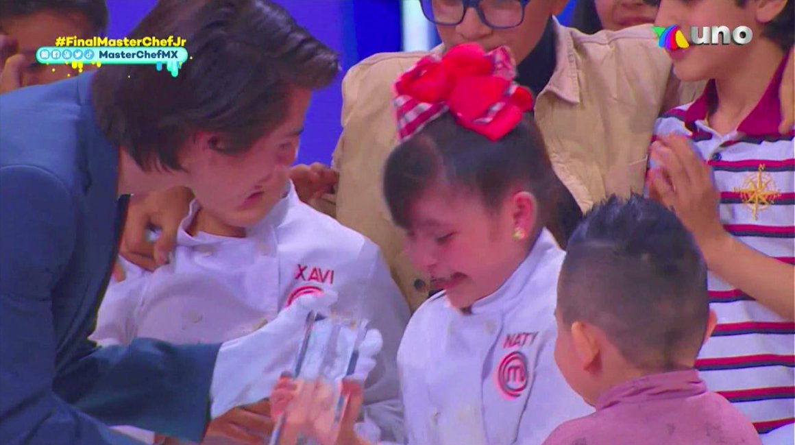 RadioTeensPue's tweet photo. La nueva ganadora de @MasterChefMx es Naty Campeona!!! Muchas felicidades!!! Así termina una emisión más de #MasterChefJunior con una gran #finalmasterchefjunior #television #Mexico #BuenasNoches #FelizDomingo #DomingoEspetacular #Felicidades https://t.co/BvkiEPglsO