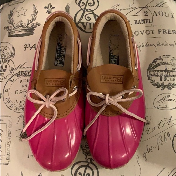 joccartee's tweet photo. So good I had to share! Check out all the items I'm loving on @Poshmarkapp #poshmark #fashion #style #shopmycloset #sperry: https://t.co/D7TilXRQ1L https://t.co/1tKDrs8ZTw