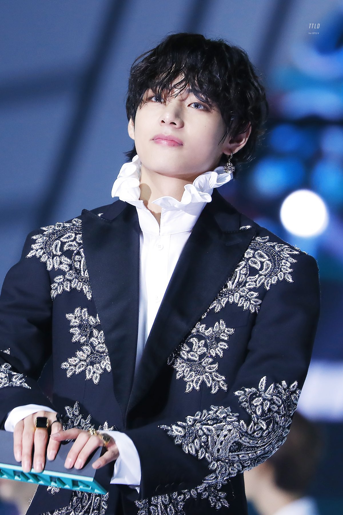 Bts v wings sweater 2025