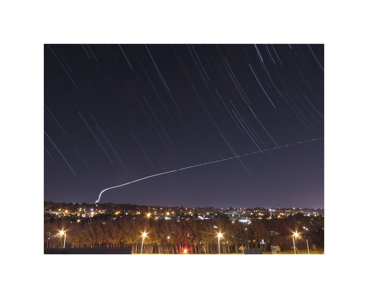 Boredlikehell's tweet photo. Canon Powershot G16 

Aircraft approaching FACT with a startrail backdrop. https://t.co/ky8b7Z2h3E