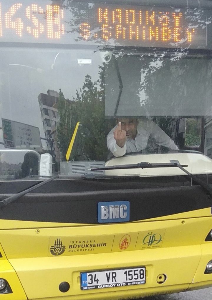 Bu İETT Otobüs şoförü de dağ kadronuzdan mı <a href="/ekrem_imamoglu/">Ekrem İmamoğlu</a>  ?