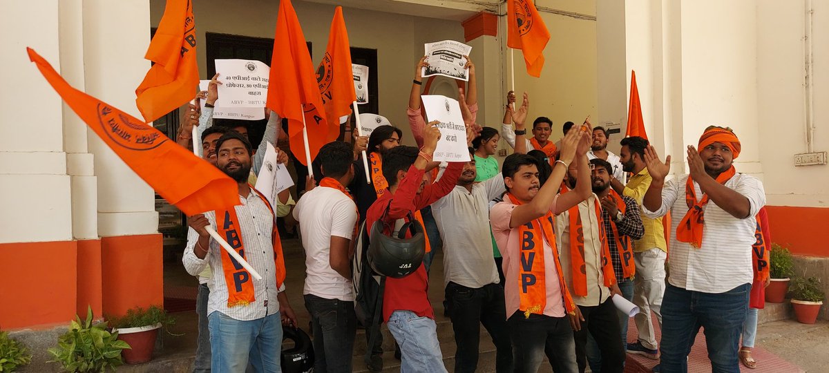 anuj4ayodhya's tweet image. हरकोर्ट बटलर प्राविधिक विश्वविद्यालय कानपुर में व्याप्त भ्रष्टाचार अनियमितता के विरुद्ध आज ABVP ने विश्वविद्यालय में प्रदर्शन किया।
पिछले दिनों हुई एवं वर्तमान में चल रही शिक्षक भर्ती की प्रक्रिया में हो रही धांधली की तत्काल जांच कराकर उचित कार्यवाही की जाए।
#AbvpKanpur #AbvpHBTU