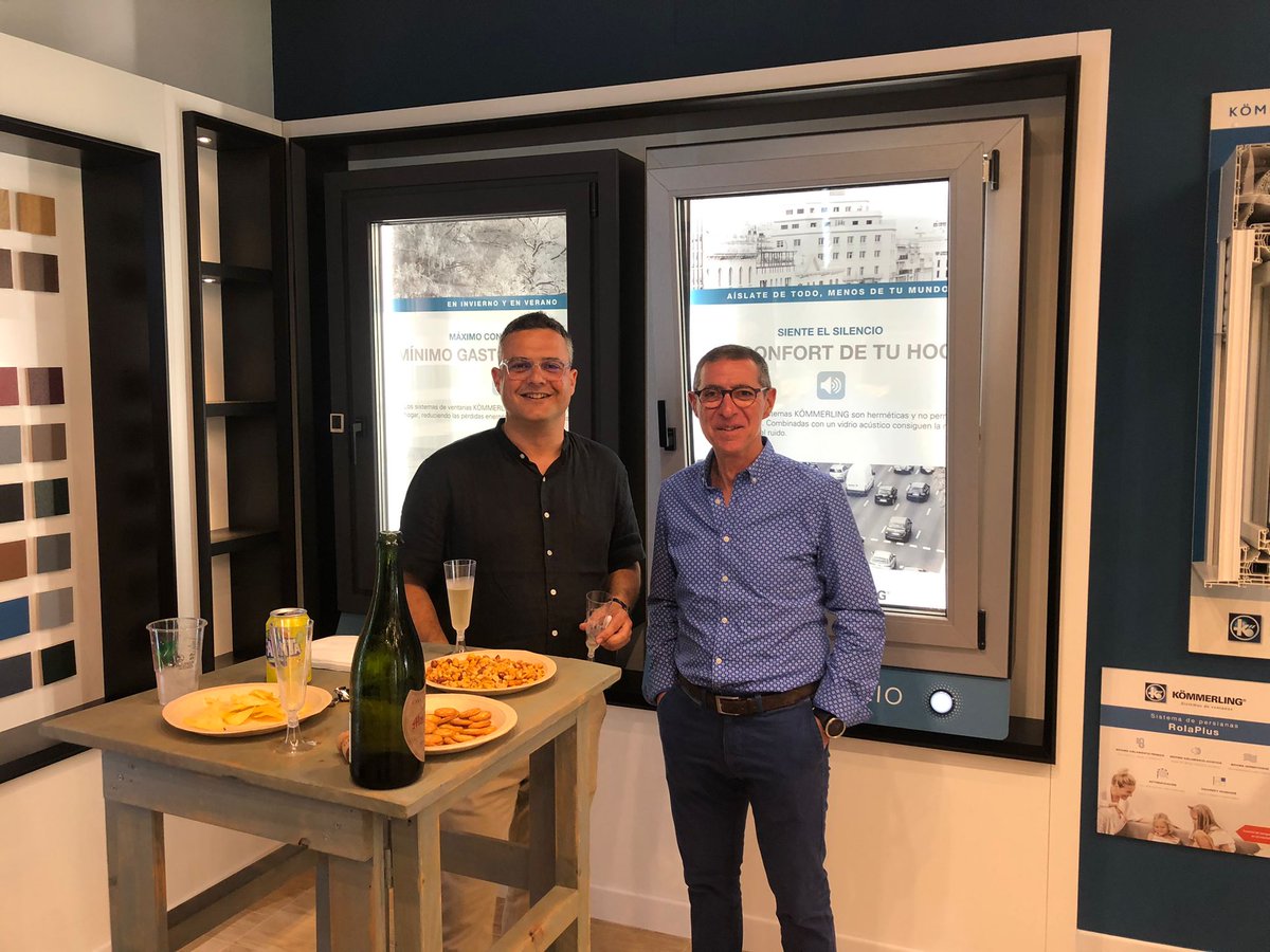 procomsaoficial's tweet photo. 🚀La semana pasada asistimos a la Inauguración de la tienda #DIAGONAL de #INCOPLAST, en #Cambrils (#Tarragona). Por parte de #Procomsa asistió Fredi Viñals. Fue un placer compartir un momento tan especial con Sergi Cadens y Miriam de INCOPLAST y Toni Bravo de @KOMMERLING_ESP . https://t.co/S2umVihLSZ