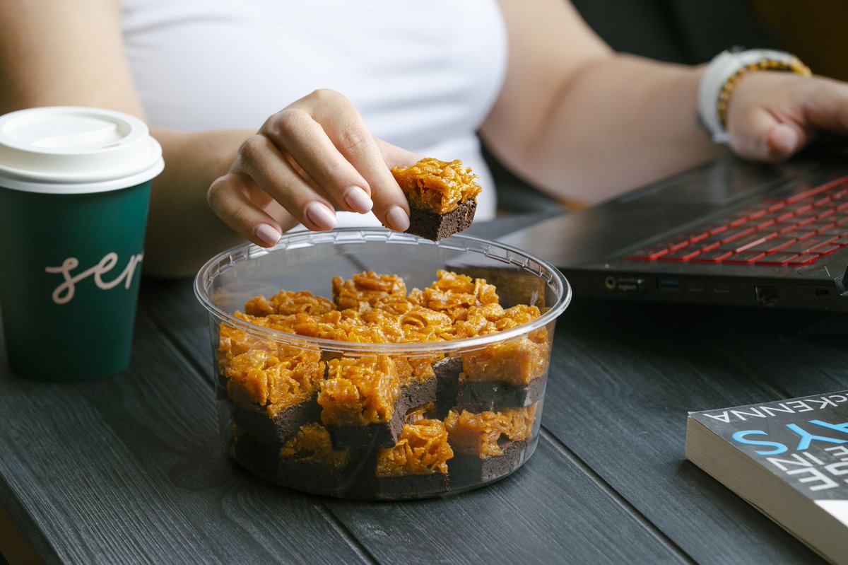 Work hours are so loooooong 😂

ليش الدوام مو راضي يخلص 😂

#ServeBakery #Cake #Office #Bites #Work #Yum #Enjoy #Break #سيرڤ #الكويت #مخبز #حلو