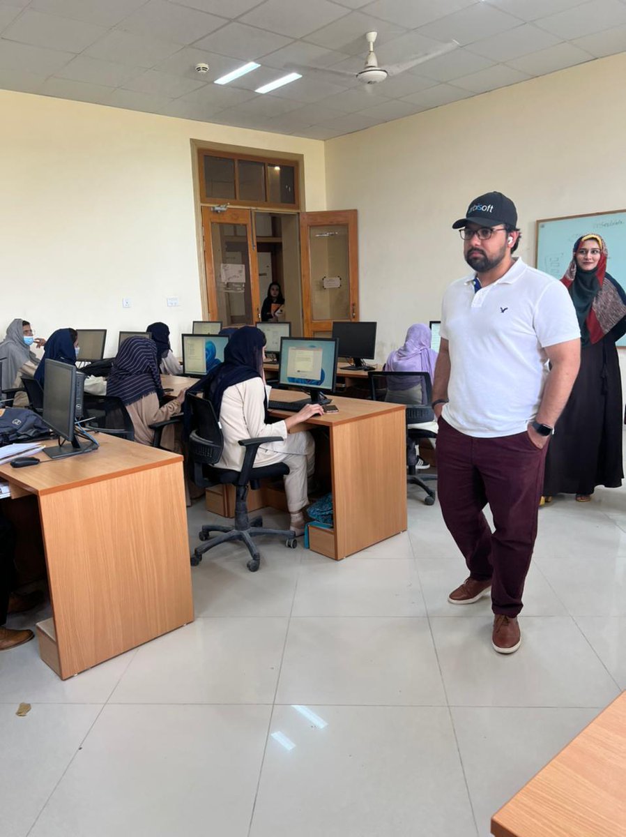 arbisoft's tweet photo. We had an extremely productive visit to The Islamia University of Bahawalpur and got a chance to exchange ideas with brilliant young minds.
 
We hope to see them again soon! 
#recruitmentdrive #freshhirings #students https://t.co/P0DOAMpG7G
