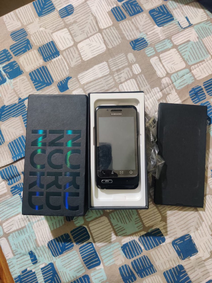 rrsahu2k14's tweet photo. Ordered a One plus worth 24000 thousand rupees from Amazon, and when I opened my package, found a broken Samsung phone.  Attached the video and photos. 

@amazonIN @AmazonCare @AmitAgarwal @JeffBezos @CCI_India @jagograhakjago https://t.co/GpivMii2u8