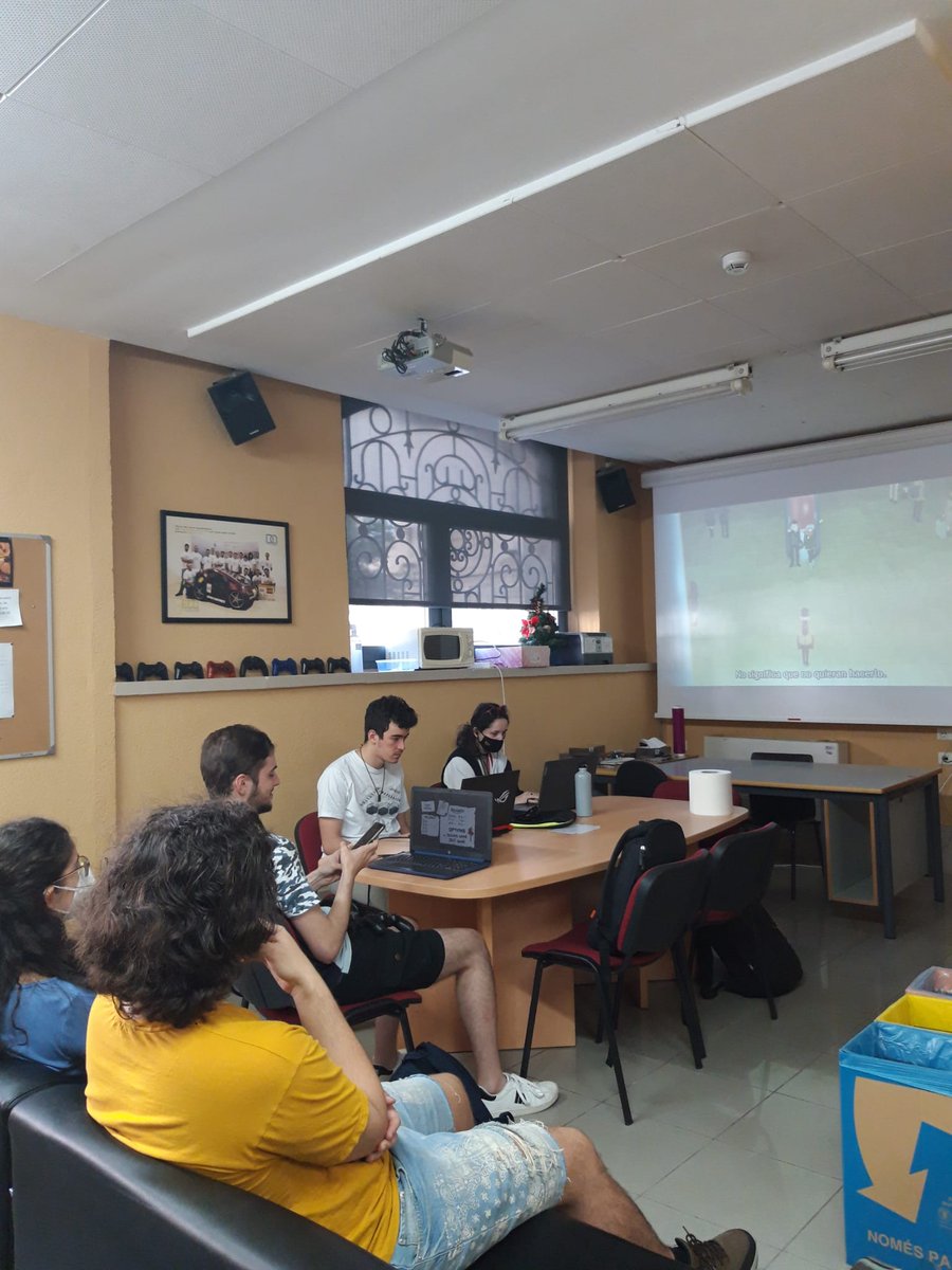 Después de acabar estas semanas tan duras, en la Casa del Alumno lo celebramos 🎮🎮
¡Ven y disfruta de partidas o cine!