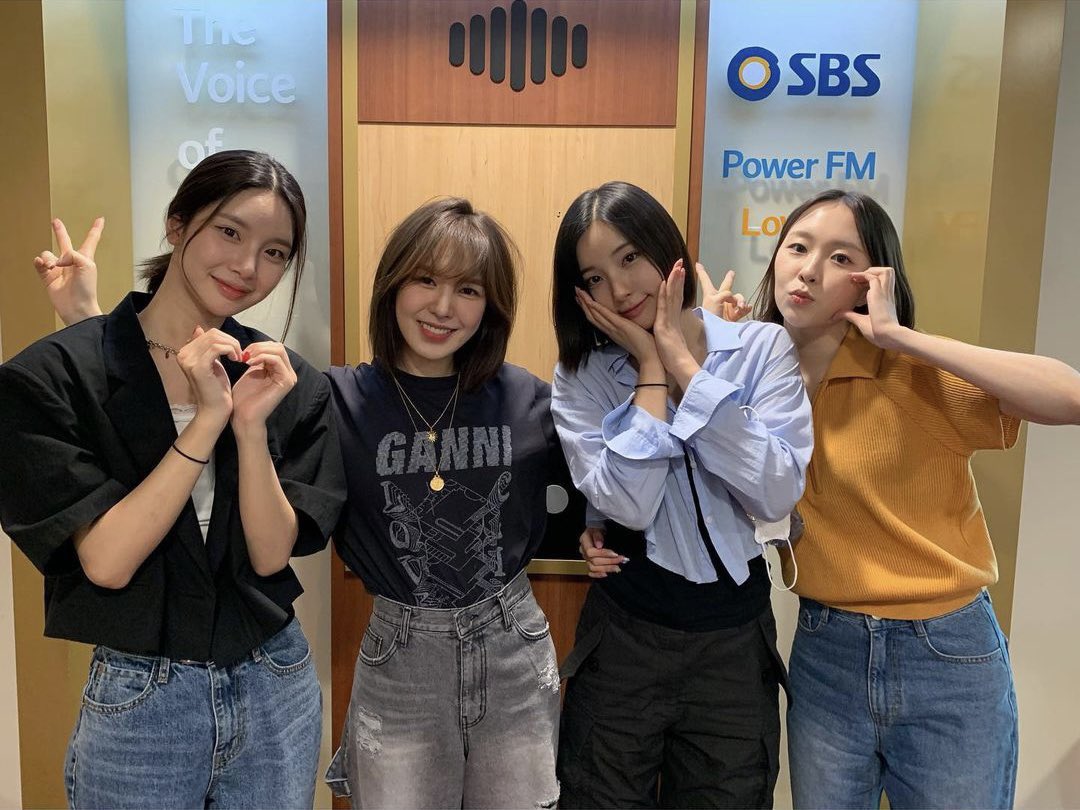 aIicegrams's tweet photo. 220604 #ALICE #앨리스 on @/sbsyoungstreet ig post (1)

“# youngstreet
when i’m with these people i’m in a fairytale ☺️ we were with the lovely ✨ alice ✨ together 💝 once you’re trapped in their maze of charms, you can’t get out 😆” https://t.co/0pBiPQRFc2