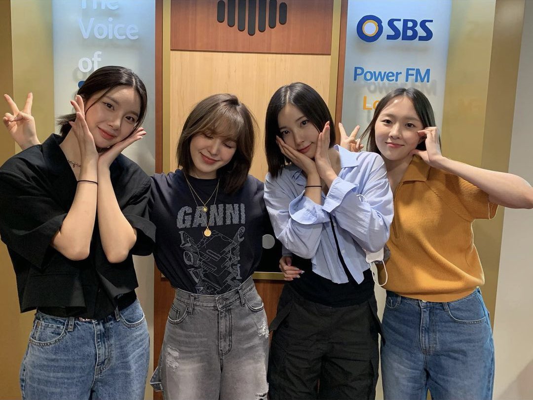 aIicegrams's tweet photo. 220604 #ALICE #앨리스 on @/sbsyoungstreet ig post (1)

“# youngstreet
when i’m with these people i’m in a fairytale ☺️ we were with the lovely ✨ alice ✨ together 💝 once you’re trapped in their maze of charms, you can’t get out 😆” https://t.co/0pBiPQRFc2