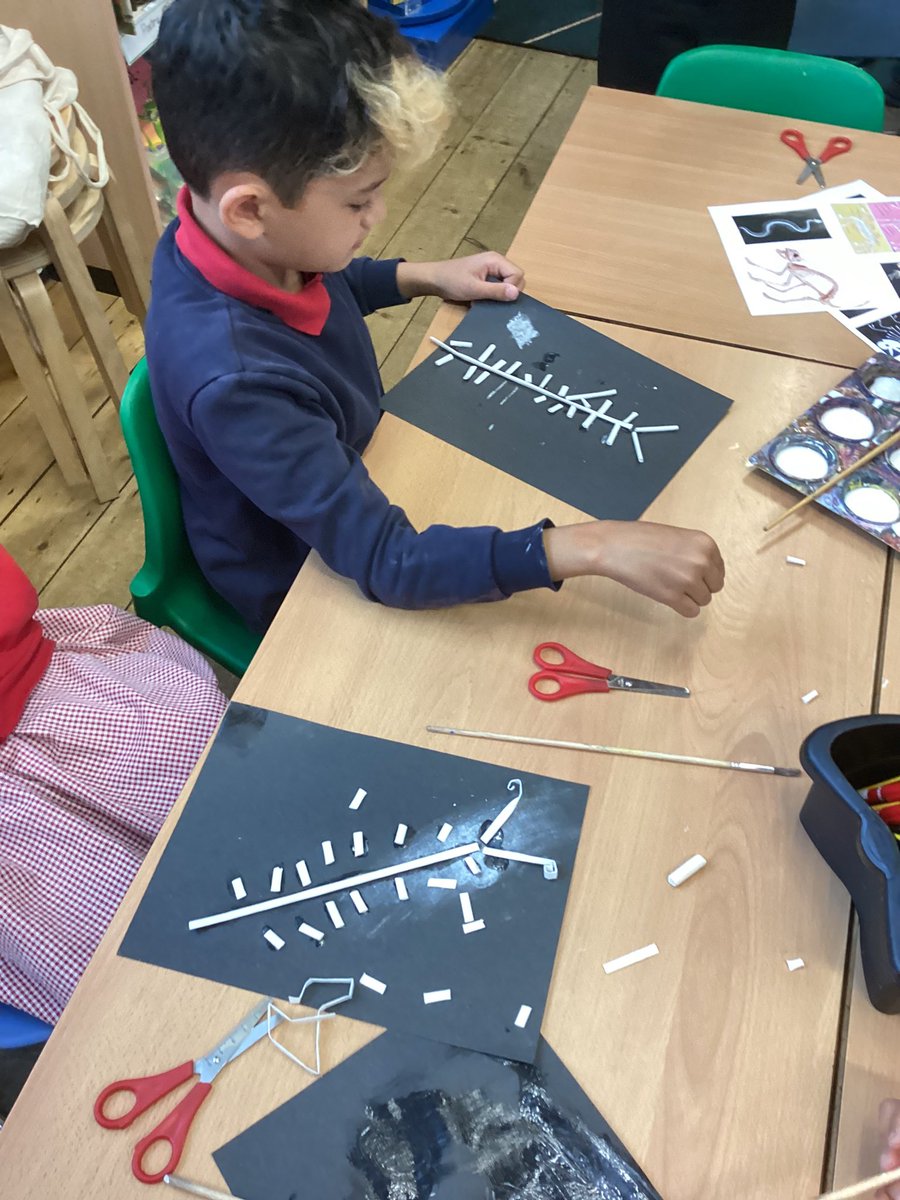 MayflowerSch's tweet image. Creating our own animal skeletons! #Hook #Thethreebrothers #Rousseau #LKS2