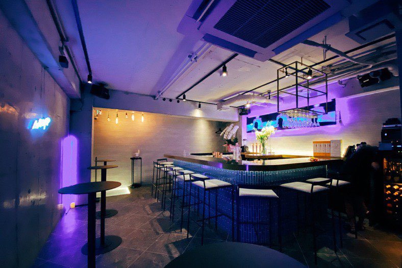 6月6日 Monday
OPEN 21:00 CLOSE 5:00

お昼は快晴だったのに夕方からあいにくの雨模様…💦
天気に負けず楽しく飲みましょう！

本日のメンバー

ヤマト👰🏼‍♀️
ハルト 🐟※23時〜

の2人営業です！