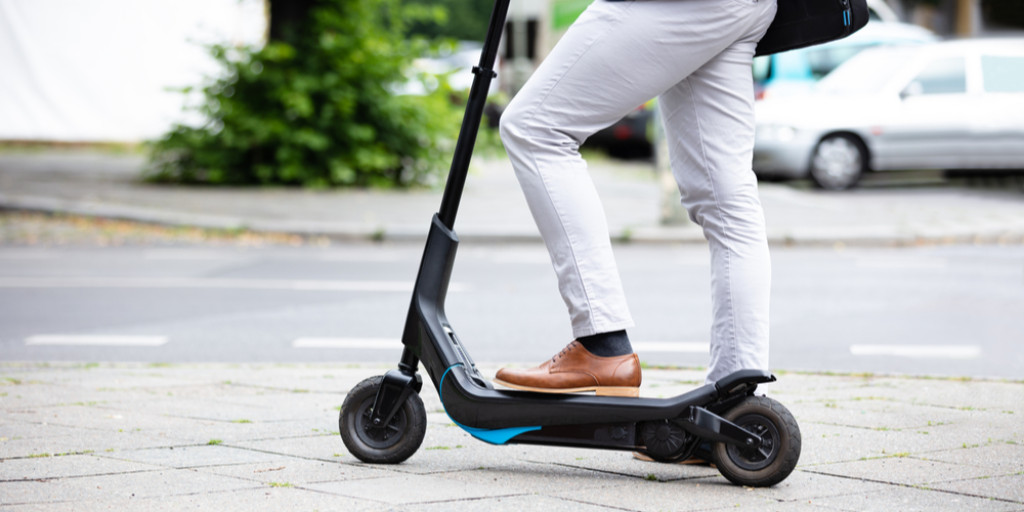 DGTes's tweet photo. 📢🛴 RECUERDA que está en vigor el nuevo Manual de Características Técnicas de Vehículos de Movilidad Personal que recoge las condiciones que deben cumplir los #VMP, debidamente certificadas, para poder circular por las vías

Consúltalo aquí 👉https://t.co/FioeRXkzhN

#CeroRiegos https://t.co/6Ql6qdIVRM