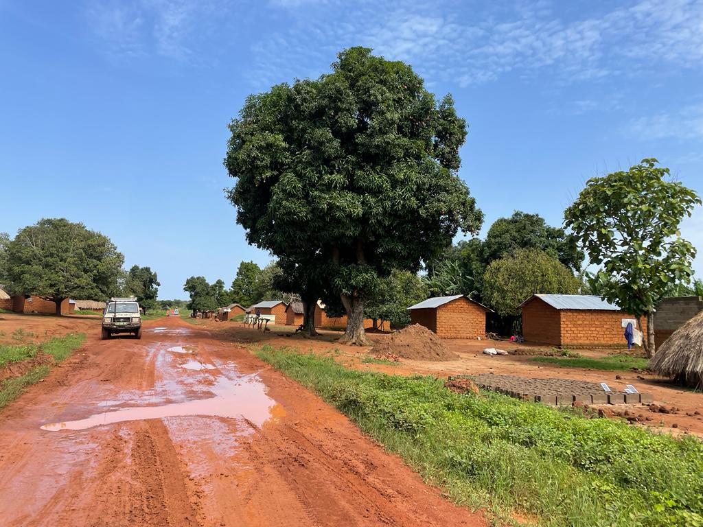 WFP_Cameroon's tweet photo. #Cameroon🇨🇲

#MondayMotivation 

No road too rough to stop us from delivering #LifeSaving #food assistance to the most vulnerable

#LeaveNoOneBehind
#ZeroHunger https://t.co/heDjvS7ZSc