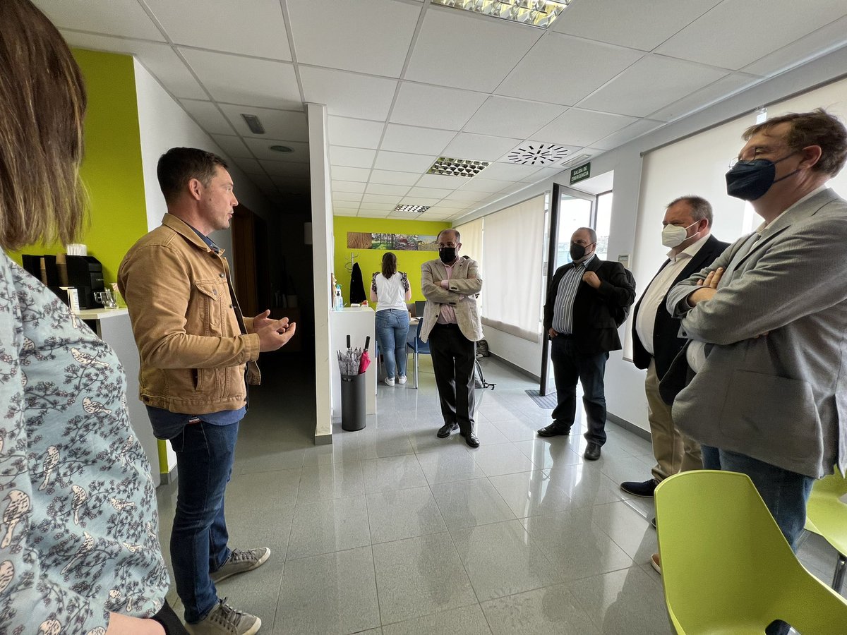 🍄 Nuestra siguiente parada es <a href="/IDForest/">IDForest</a> , donde @Jaimeolaizola y <a href="/OlayaMediavilla/">Olaya Mediavilla</a> nos están hablando de #Truficultura tecnológica. 

#SMARTGlobalEcosystems #somosIUFOR #SoyForestal <a href="/sngular/">Sngular</a> <a href="/jlvallejo/">JLVallejo</a> <a href="/juantomas/">juantomas (mAGIa is coming )</a> <a href="/fbravo_SFM/">Felipe Bravo 🇪🇺🇺🇦</a> <a href="/ffleifel/">Farid Fleifel</a>