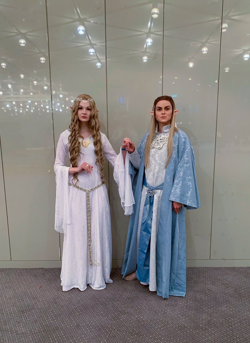 #DoKomi2022 war ein Genuss, vor allem der Cosplayball, wo ich als Galadriel mit @slippeddee als Celeborn abtanzen durfte 🤍