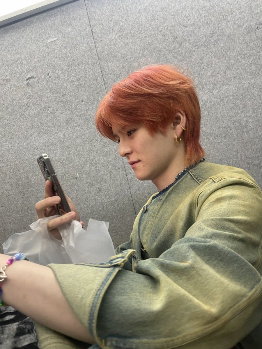 _yochikyu's tweet photo. 📱ㄟ(◨'̮◧)っ📱

#TMSD 
#Treasuremakerselcaday 
#YOSHI
#준규 #박정우 #TREASURE #트레저  
@treasuremembers https://t.co/uskdq2ggMC