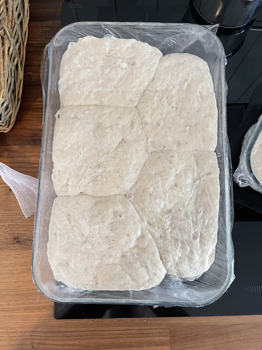 Hmm, I think I accidentally discovered the algorithm for creating Voronois today. Make pizza dough, use to much yeast, done. 😬