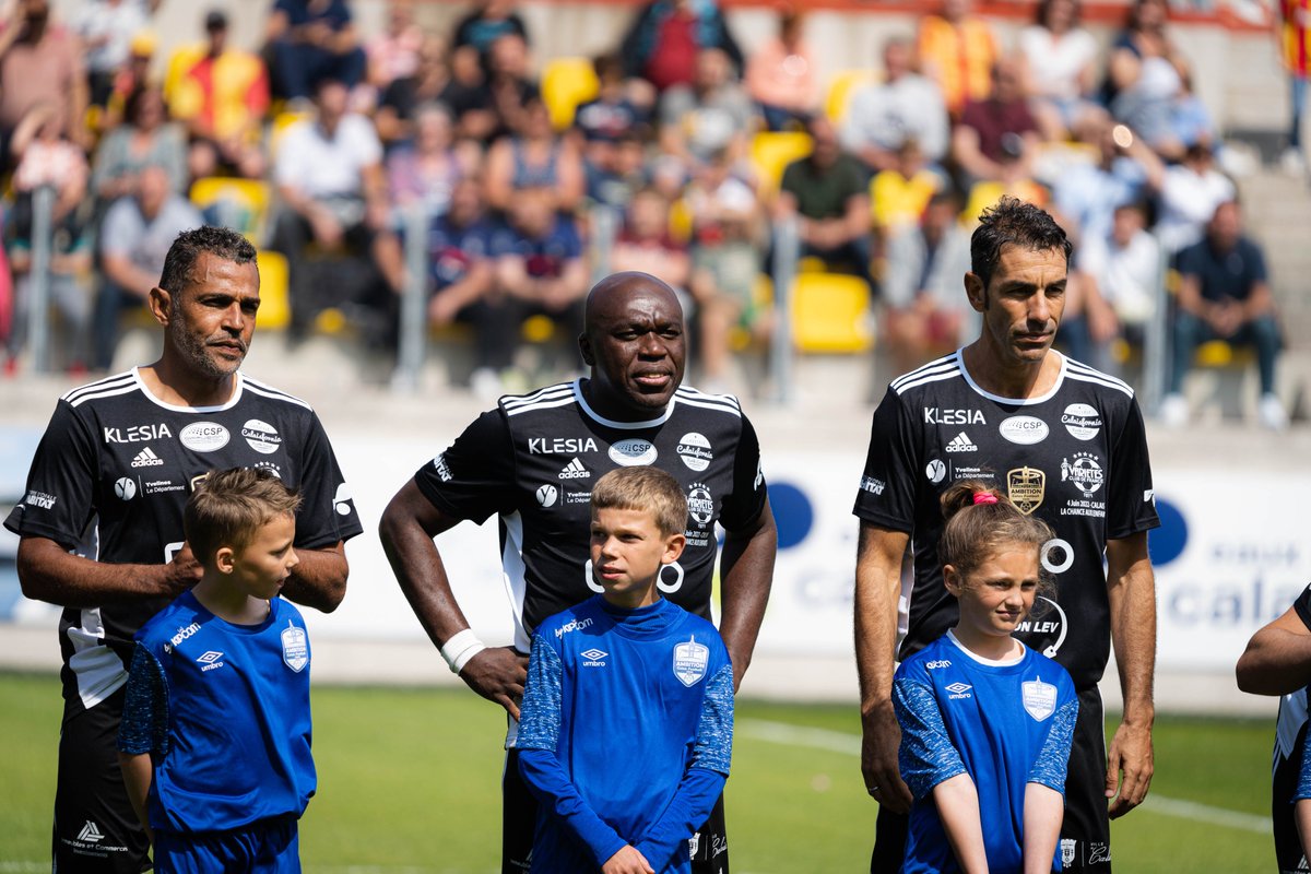 VarietesCF's tweet photo. 👋 Retour en 📸 sur ce magnifique match à Calais.
💸 12.000€ récoltés pour La Chance aux Enfants
⚽️ Victoire 5-1 des légendes @RCLens (but @fredpiqoff) devant près de 10.000 spectateurs 🤩
🙏 Merci aux partenaires, joueurs et ACF 2030 
📸 Photos : https://t.co/G3D2WZQT65 https://t.co/5zavA6AE7x