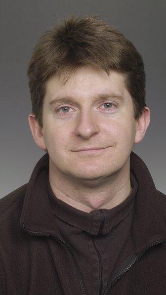 It's 18 years to the day since Irish cameraman Simon Cumbers was shot dead on assignment for the #BBC in Saudi Arabia. Sending sympathies to his loving parents Bronagh and Bob, and his wife Louise.  Always remembered and missed by his many friends in journalism.  #Cuecumbers