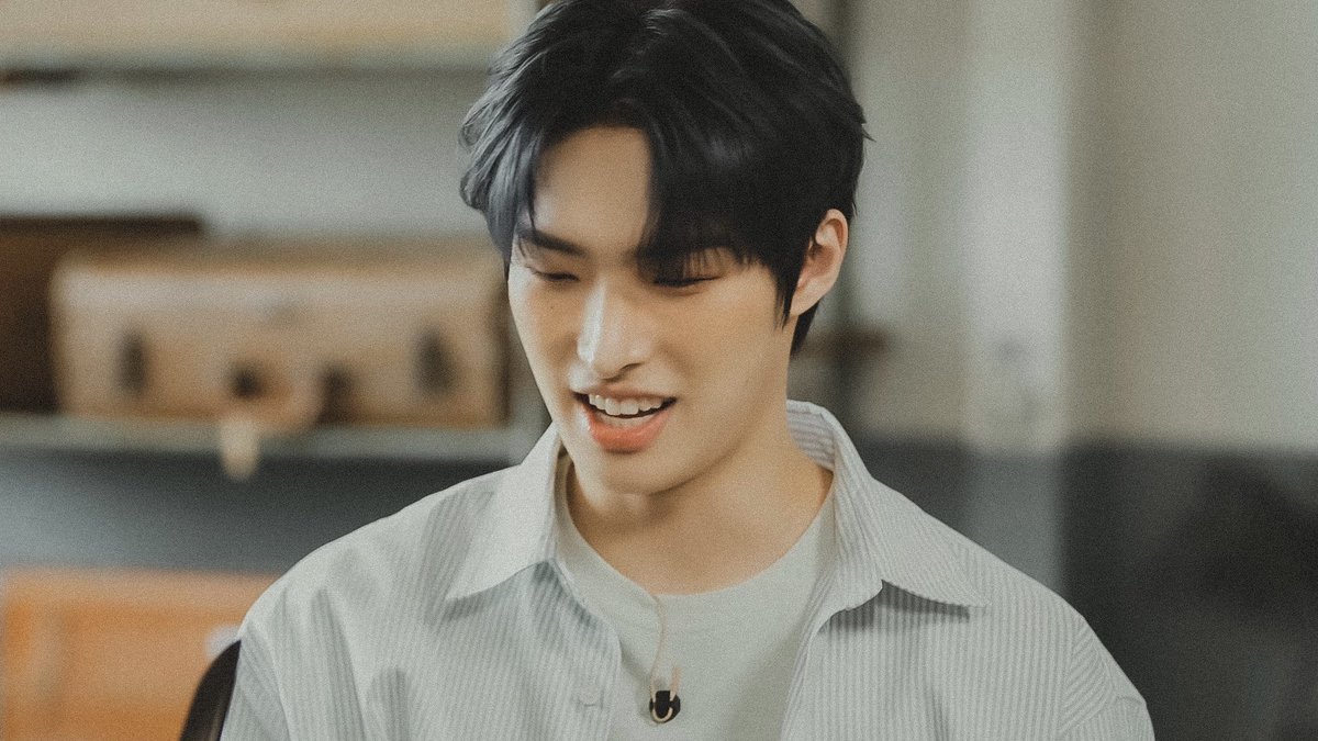 vintagemingi's tweet photo. song mingi, your college crush https://t.co/tRO8Gsv8DO