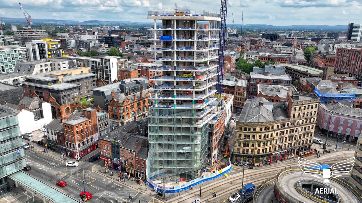 AerialVideoTV's tweet photo. Glassworks coming along nicely from @salboyltd @DomisLtd @MatthewsArch  The old and the new coming together in the #NorthernQuarter #Manchester #City #skyline #warehouse #office #breeam #construction #pocketpark #BackTurnerStreet #aerialimagery #aerialphotography #AerialVideoTV https://t.co/3iTxQAV88g