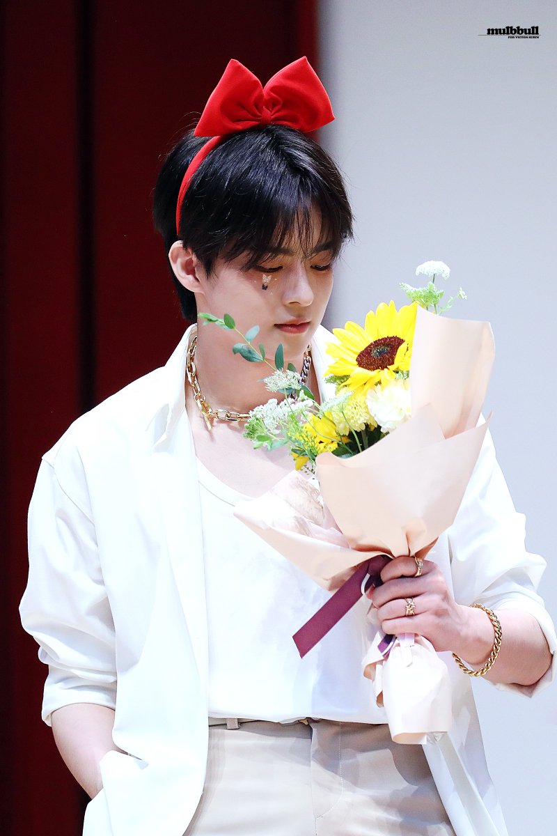 220604 뮤직코리아 대면 팬싸 HQ

오늘도 수비니같은 하루 보내기💐🐈‍⬛🎀 

#빅톤  #VICTON #Stupid_Oclock
#정수빈 #JUNGSUBIN #수빈 #SUBIN