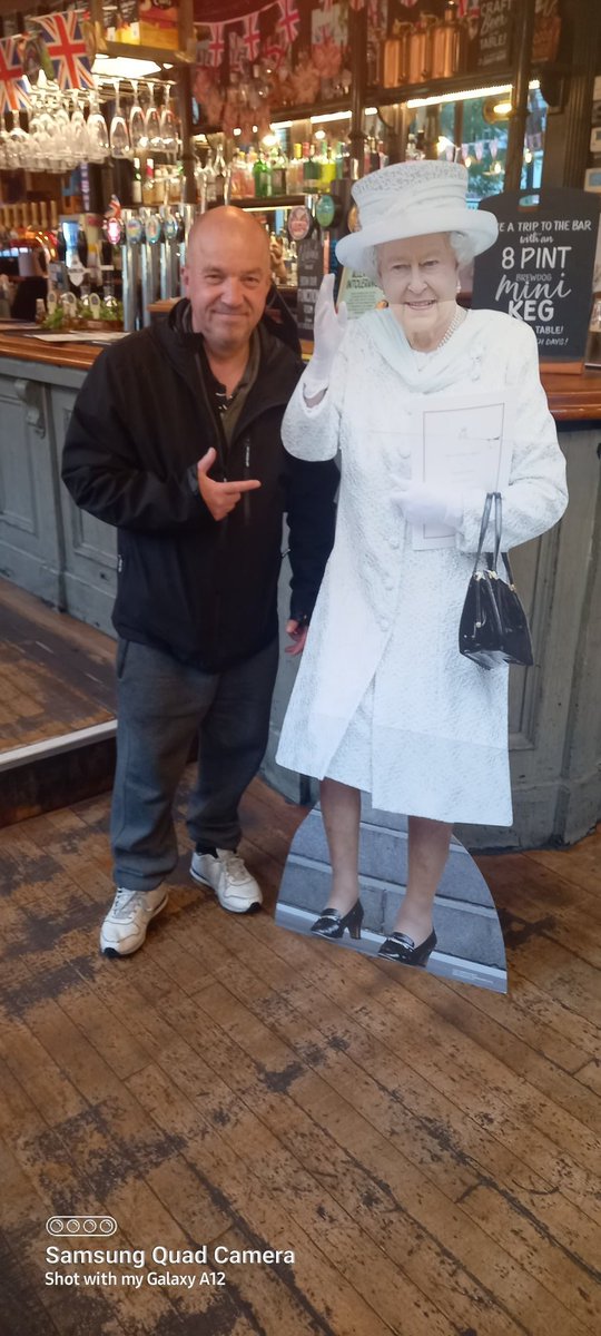 SquirrelCyril's tweet photo. Thank you mam for a great weekend
I brought her a stout #platinumweekend #jubileecelebration
@Matthew_Wright @JeremyVineOn5 @AndyEdwardsR14C @EllenJoyWebster @LBC @piersmorgan @GMB https://t.co/F8eCIF7FNI