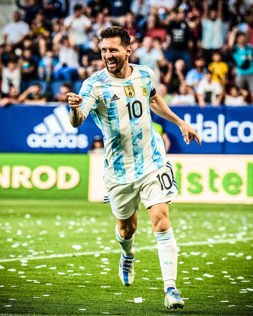 jkchauhan4600's tweet photo. Messi scored Five yesterday. I wonder that if he regularly played against these European opponents, it would be no exaggeration to say that he would be atop the goalscorer chart very soon.
#Messi𓃵 #ArgentinaEstonia #Messi5 https://t.co/Rnhnbx6yeI