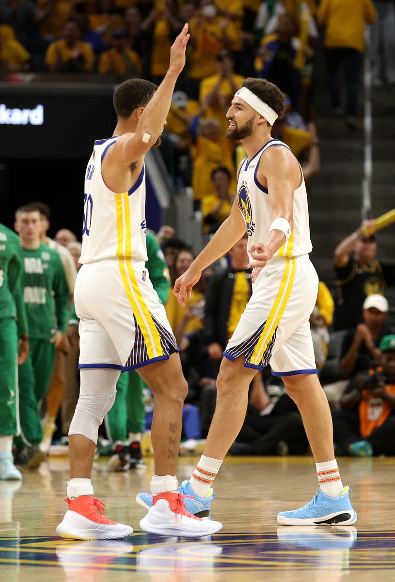 NBAHistory's tweet photo. Game 2 marks the 3rd time in Stephen Curry’s career in which he has recorded 25+ points and 5+ 3pt FGM in back-to-back Finals games. 

Klay Thompson (06/07/2019 – 06/10/2019) is the only other player in NBA history to record 25+ points and 5+ 3pt FGM in back-to-back Finals games. https://t.co/cWWYuElvJp